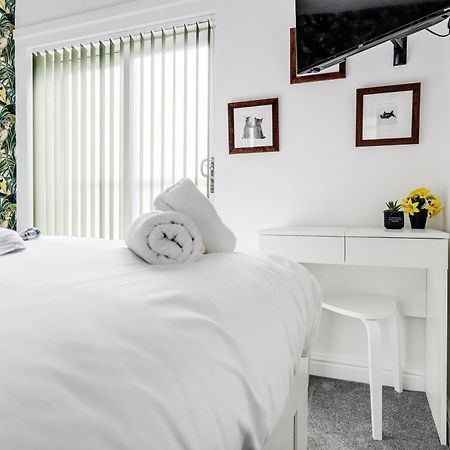Buxton Apartment - 1 Bed, Free Parking, Wi-Fi Hazel Grove Esterno foto