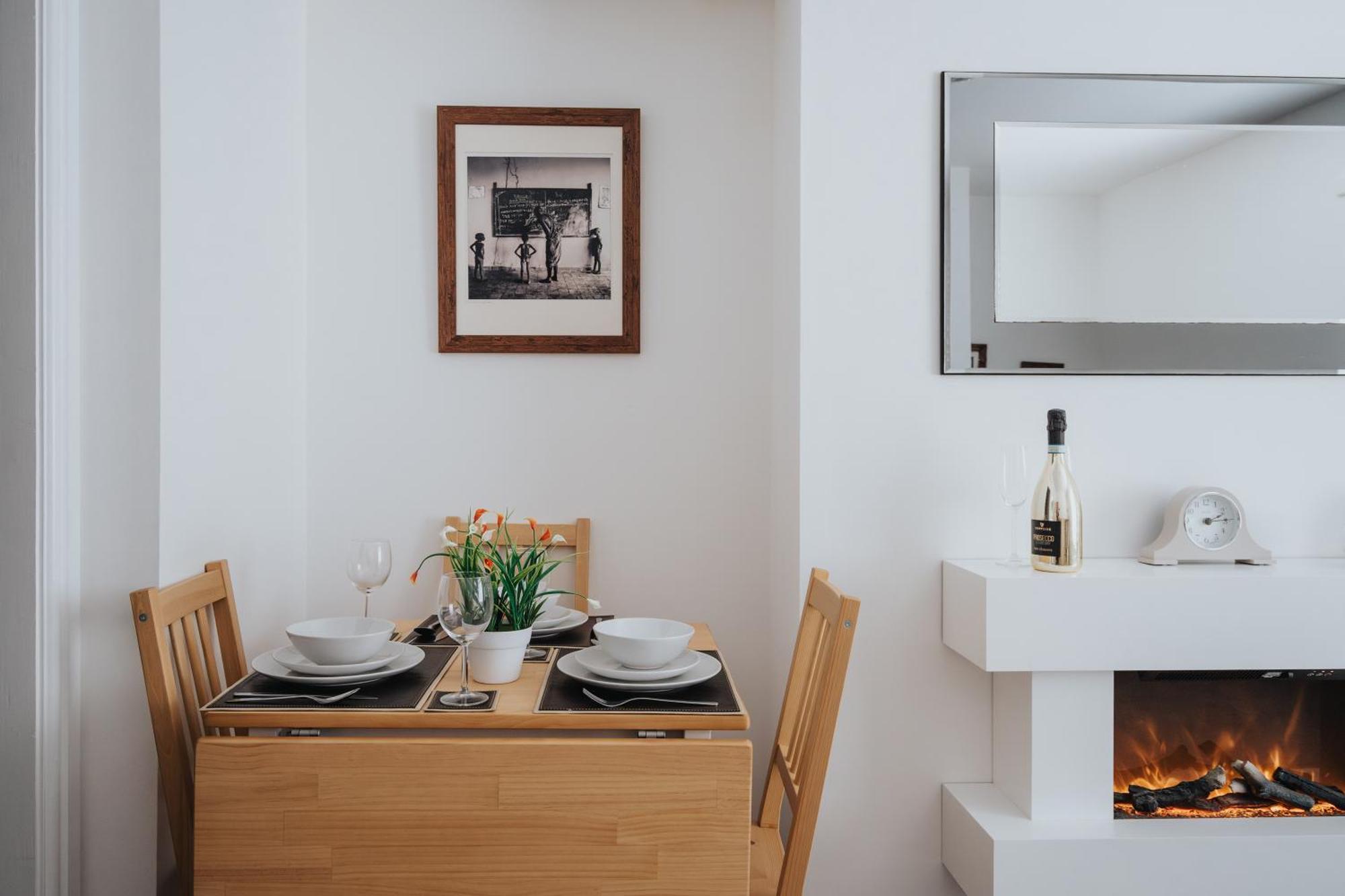 Buxton Apartment - 1 Bed, Free Parking, Wi-Fi Hazel Grove Esterno foto