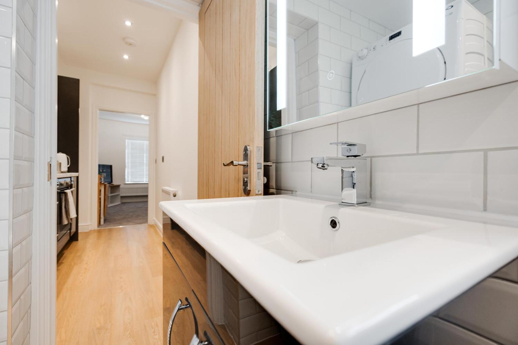 Buxton Apartment - 1 Bed, Free Parking, Wi-Fi Hazel Grove Esterno foto